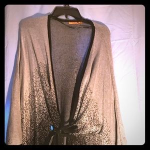 Knit grayscale kimono cardigan with waist tie.